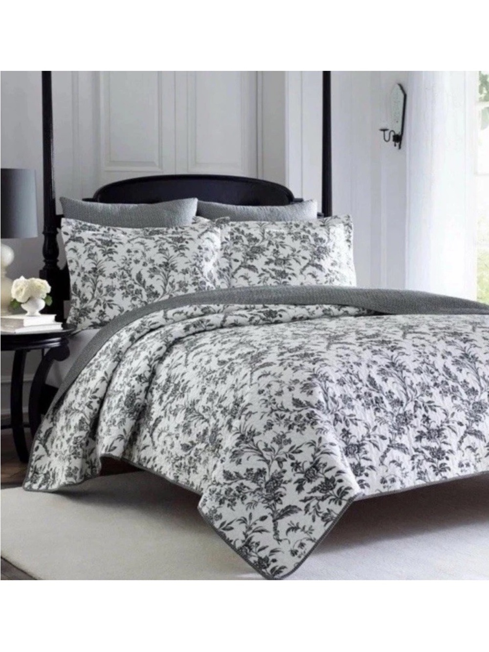 Laura Ashley Full/Queen Amberley Black & White  Floral 3pc Reversible Quilt Set